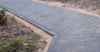 Укладка тротуарной плитки на основание в Верхней Пышме в октябре