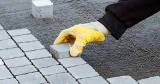 Укладка тротуарной плитки 50 на 50 в Верхней Пышме в октябре