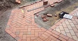 Укладка тротуарной плитки в Верхней Пышме в октябре