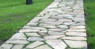 Профессиональная укладка камня на дорожки в Верхней Пышме в октябре