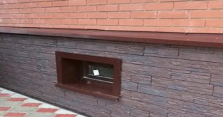 Облицовка цоколя панелями под камень в Верхней Пышме в октябре