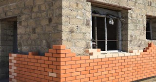 Профессиональная облицовка цоколя дома в Верхней Пышме в октябре