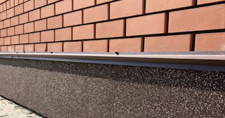 Облицовка цоколя керамогранитом в Верхней Пышме в октябре