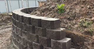 Установка подпорной стенки в Верхней Пышме в октябре